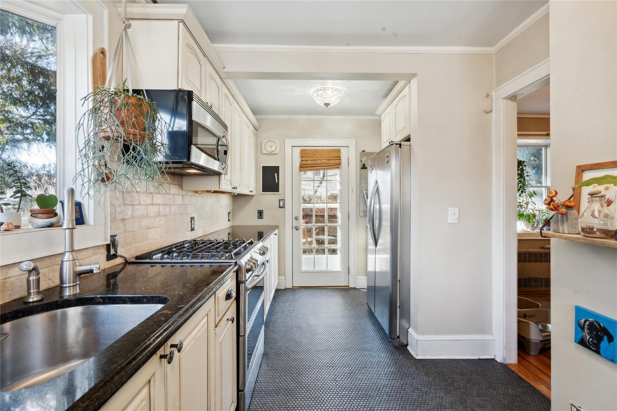 19 Beatrice Avenue, Syosset, New York image 12