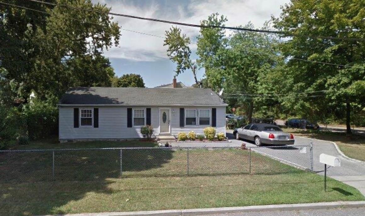 13 Delaware Road, West Babylon, New York image 1