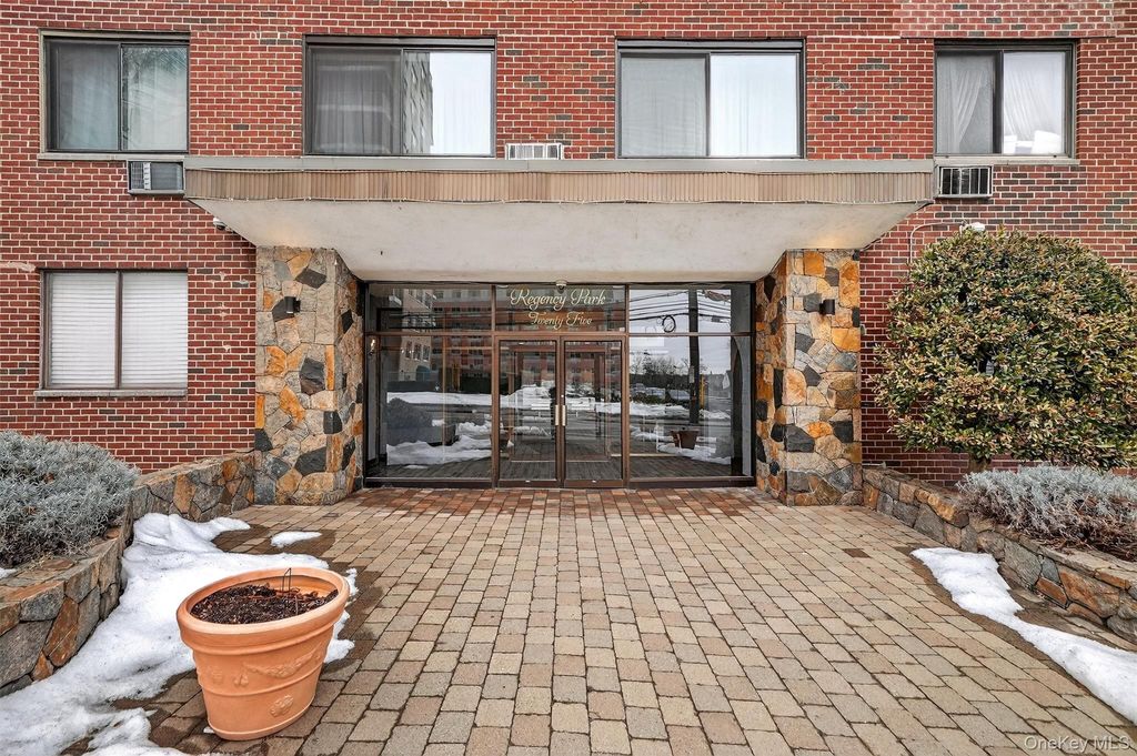 Photo of 25 Lake Street #3D, White Plains, NY 10603 (MLS # 962118)