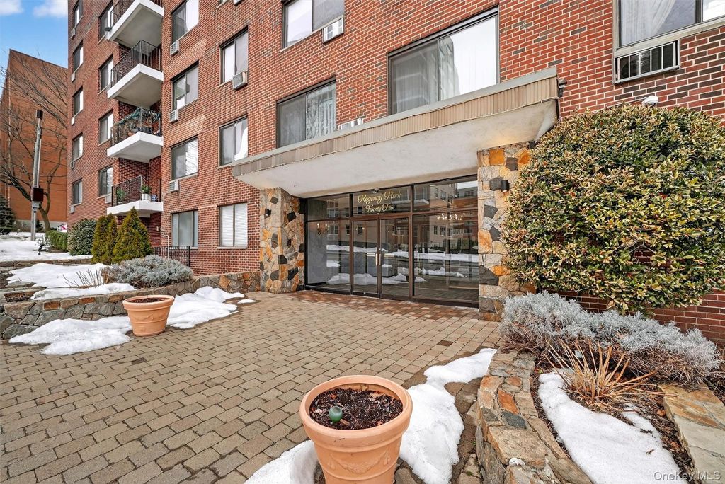 Photo of 25 Lake Street #3D, White Plains, NY 10603 (MLS # 962118)