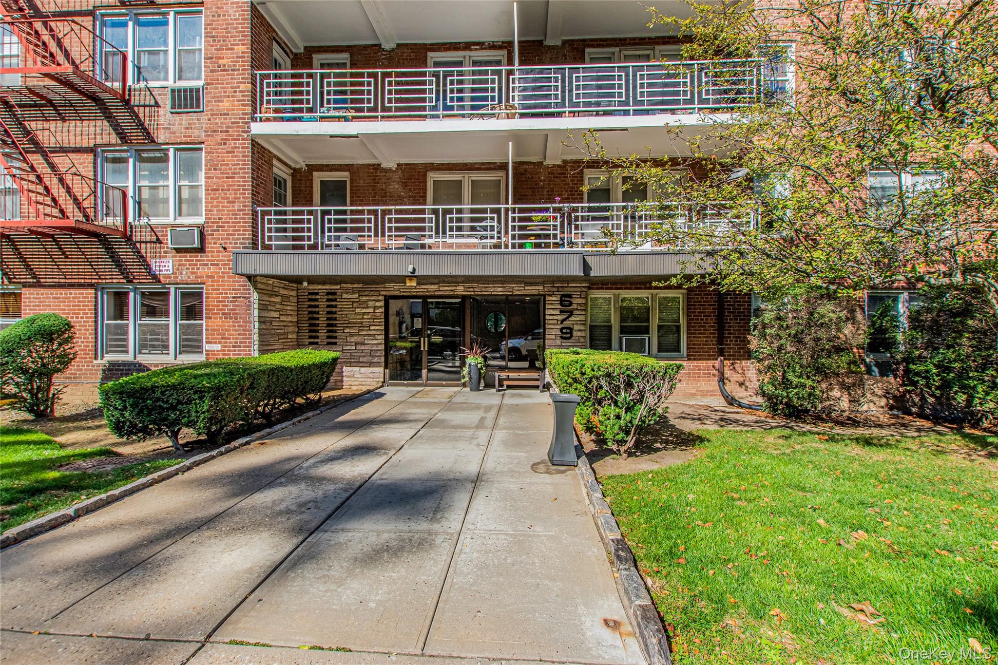 679 Warburton Avenue 2R