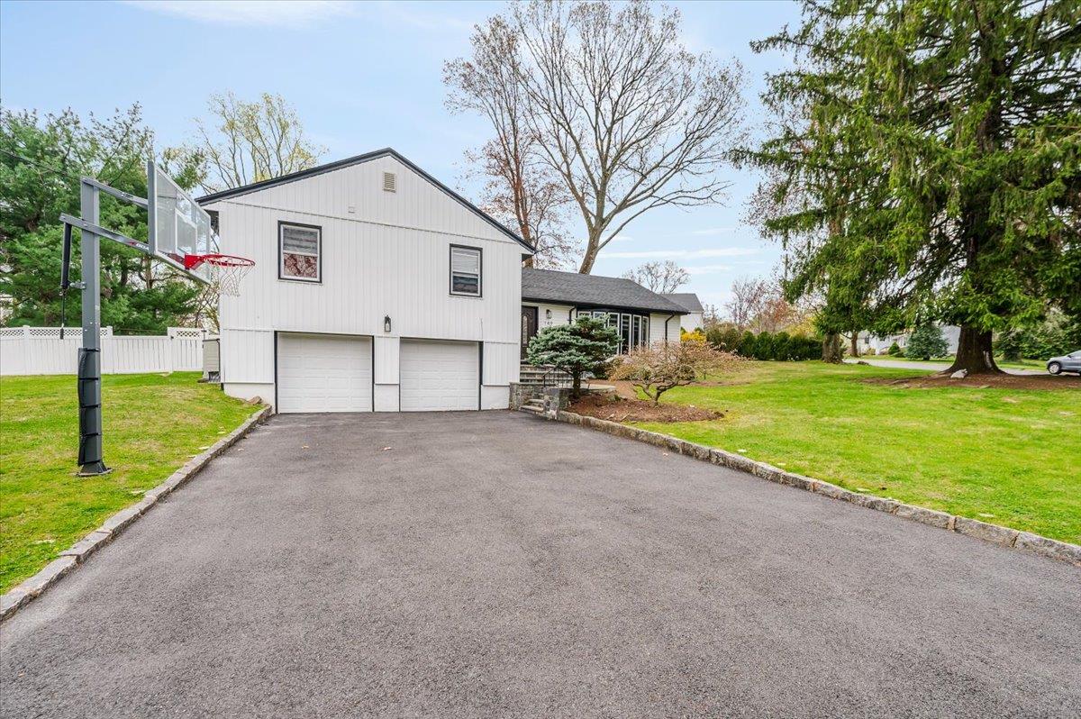 149 Hanson Lane, New Rochelle, New York image 26
