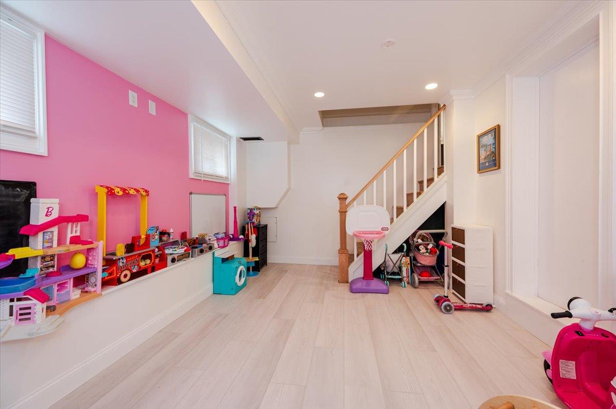 149 Hanson Lane, New Rochelle, New York image 17