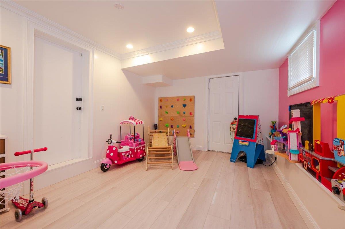 149 Hanson Lane, New Rochelle, New York image 18