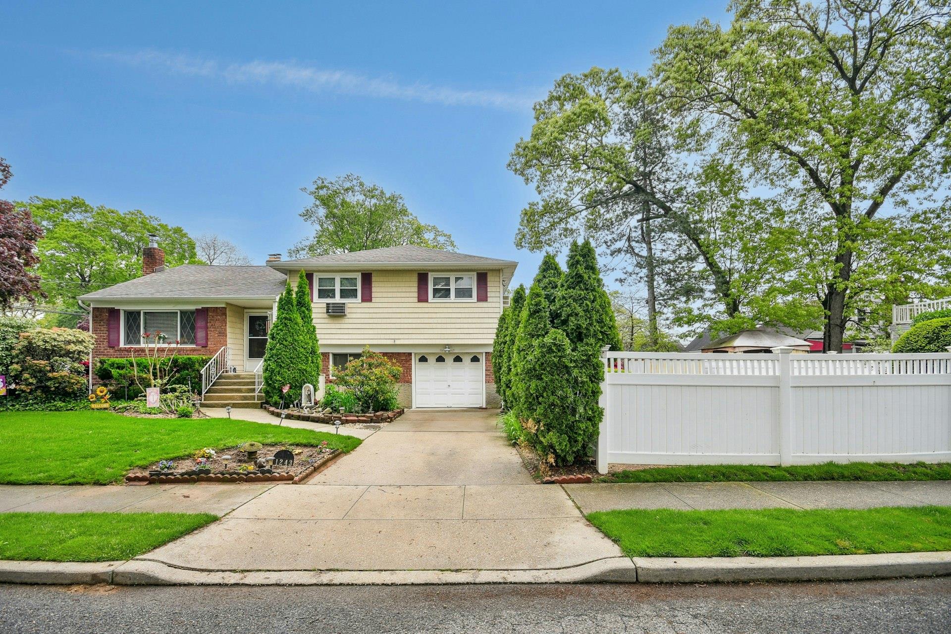 1243 Sylvia Avenue, Baldwin, New York image 3
