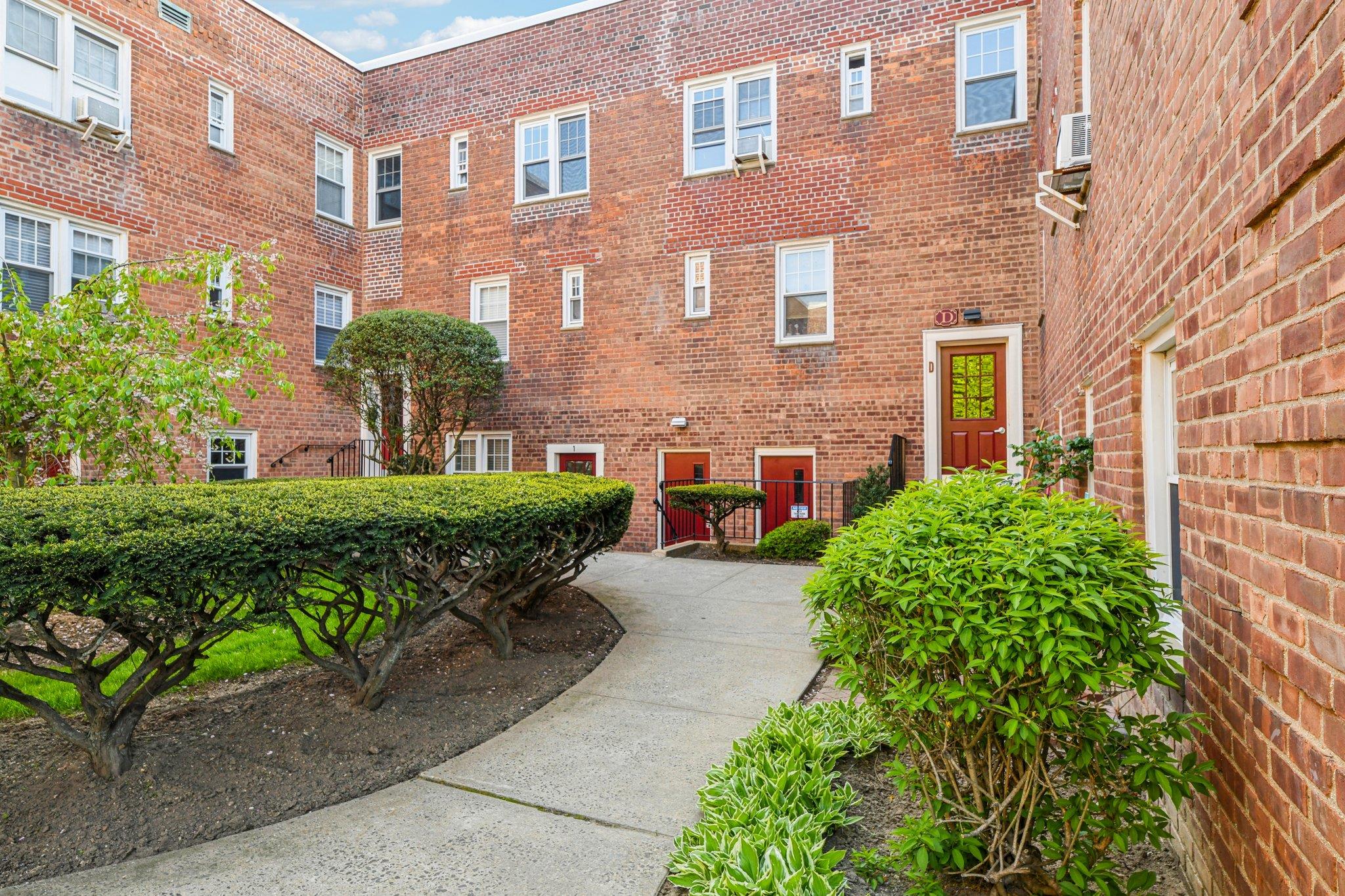 200 N Village Avenue #D10, Rockville Centre, New York image 2