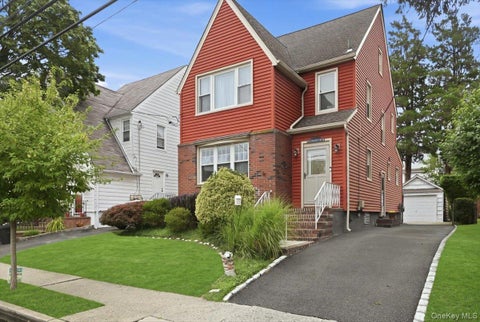 Homes For Sale - 79 Amherst Road<br/> Valley Stream, NY 11581
