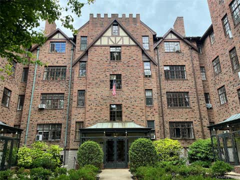 Apartment For Rent - 38-30 Douglaston Parkway #4C<br/> Douglaston, NY 11363