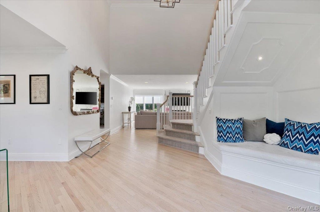 Photo of 5 Landing Court, Dix Hills, NY 11746 (MLS # 1050631)