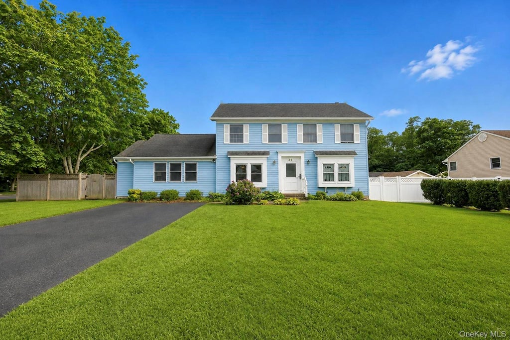 Photo of 36 George Street, Sayville, NY 11782 (MLS # 1040422)
