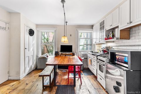 340 W 11th Street 3WR New York (Manhattan) NY 10014