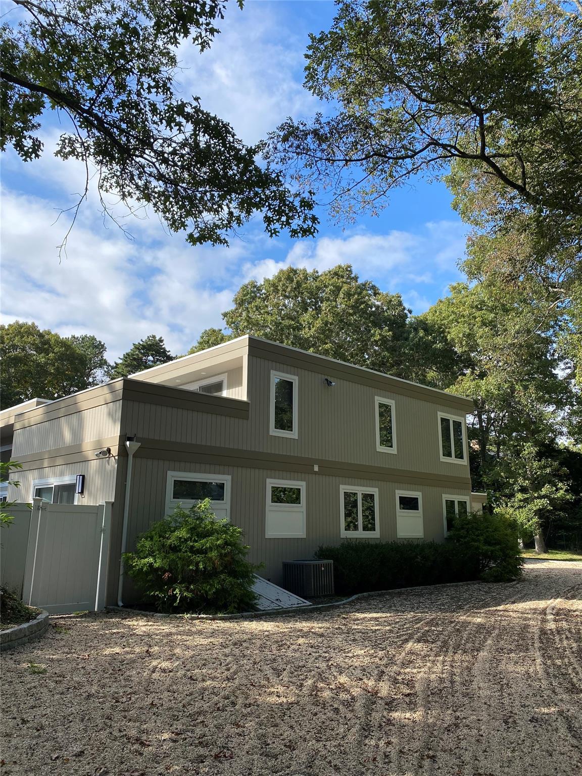 Woodland Lane, Quogue, Hamptons, NY - 5 Bedrooms  
5 Bathrooms - 