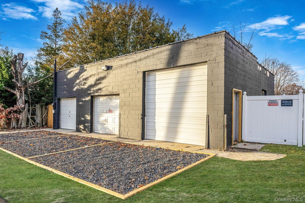 Photo of 45 Redington Street, Bay Shore, NY 11706 (MLS # 944212)