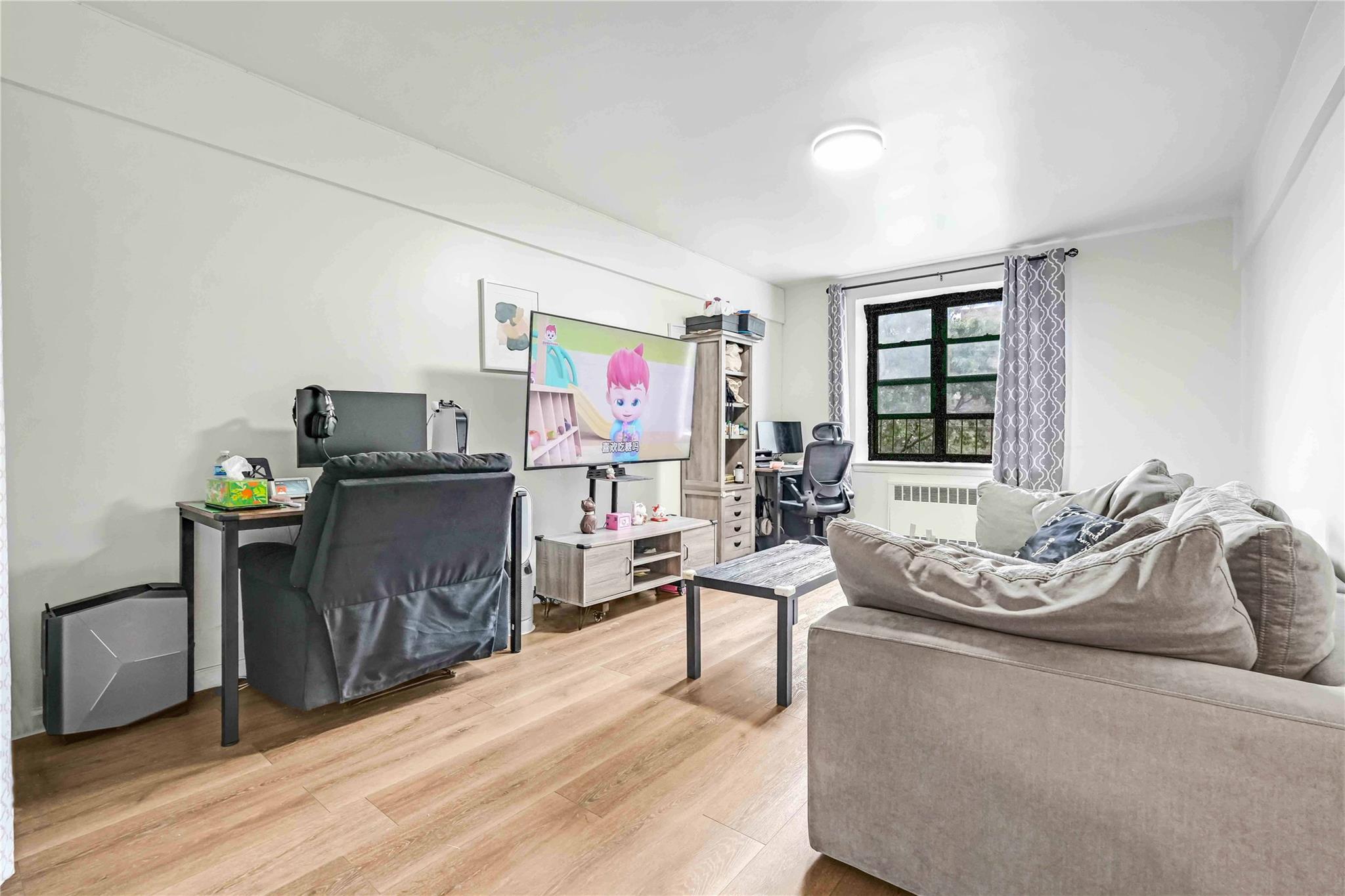 Property for Sale at 141st Street 4A, Flushing, Queens, NY - Bedrooms: 1 
Bathrooms: 1 
Rooms: 4  - $289,000