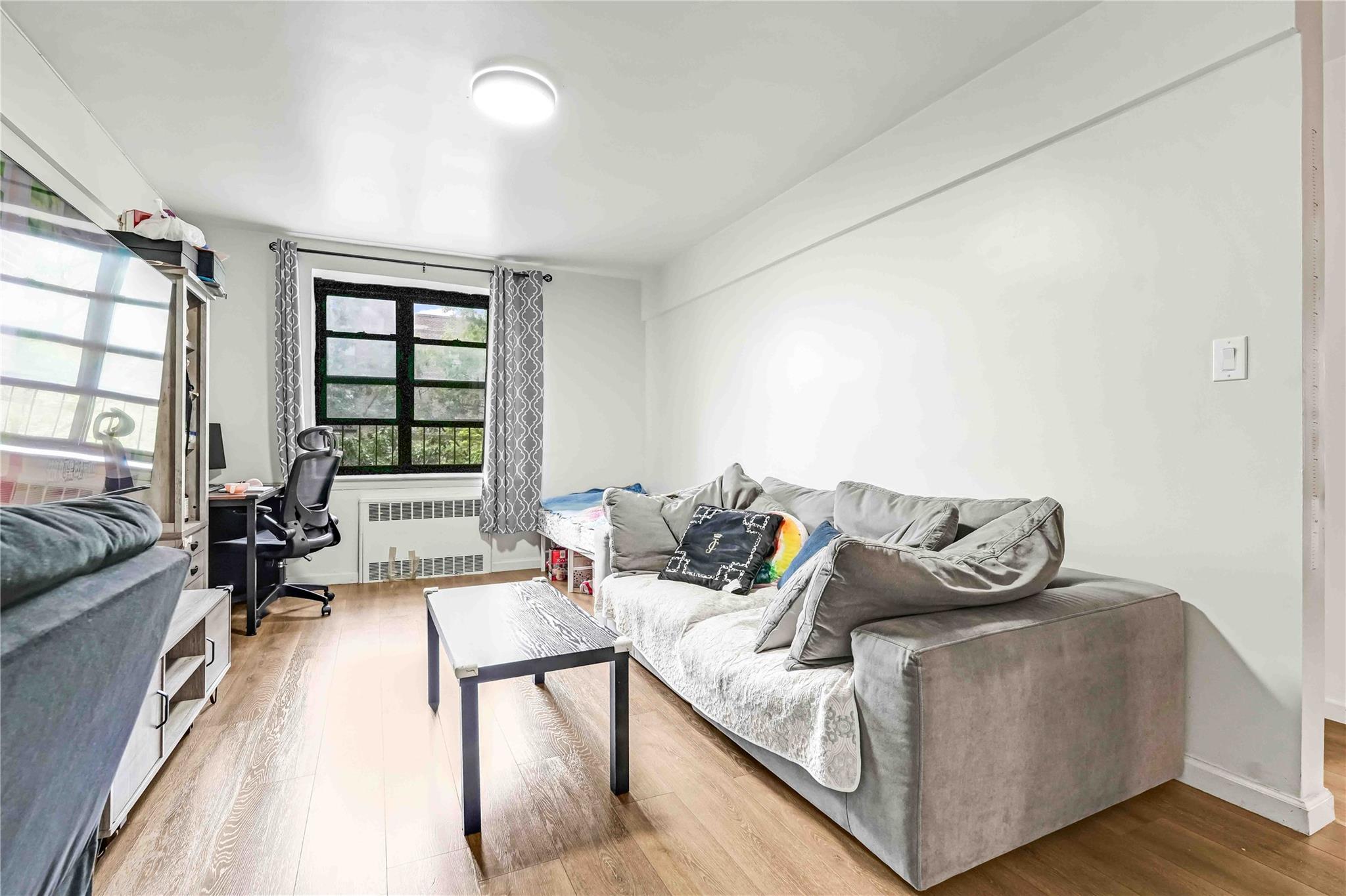 141st Street 4A, Flushing, Queens, NY - 1 Bedrooms  
1 Bathrooms  
4 Rooms - 