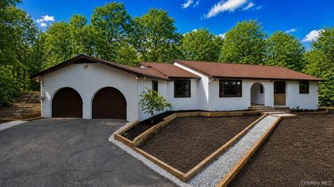 Homes For Sale - 18 Hillside View Road<br/> Mahopac, NY 10541