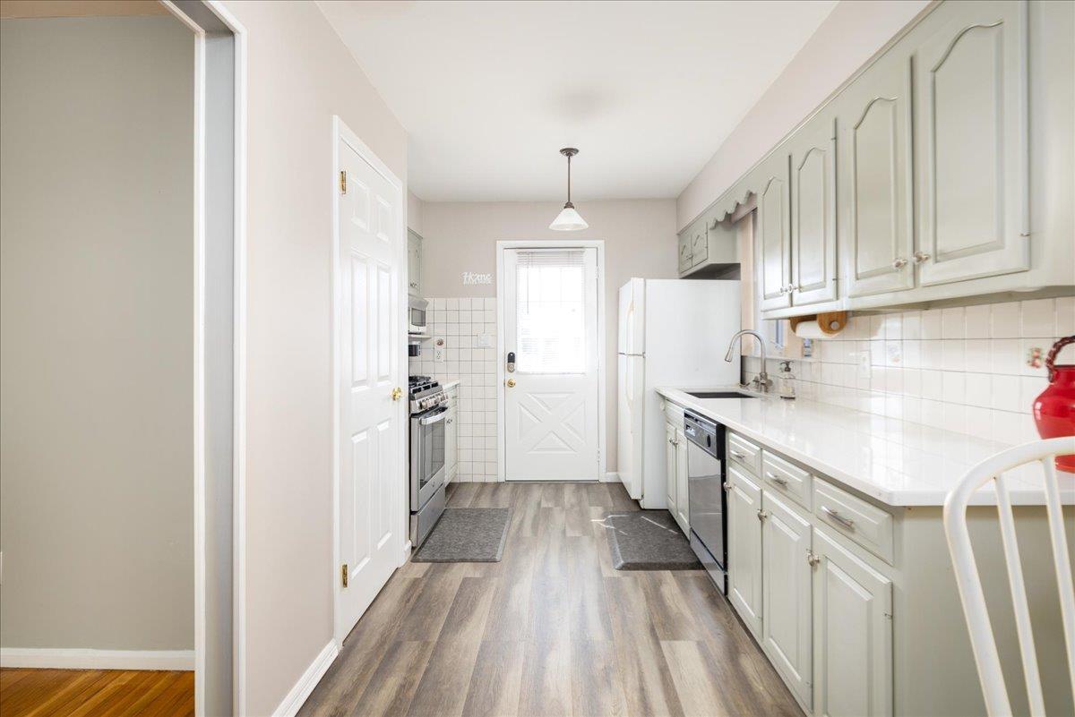 37 Miller Road, Hicksville, New York image 5