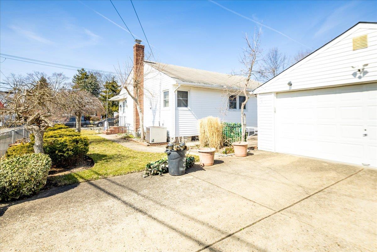 37 Miller Road, Hicksville, New York image 22