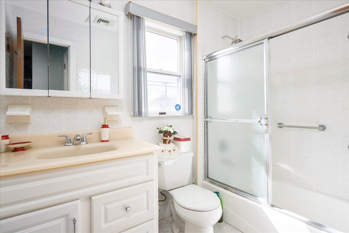37 Miller Road, Hicksville, New York image 10