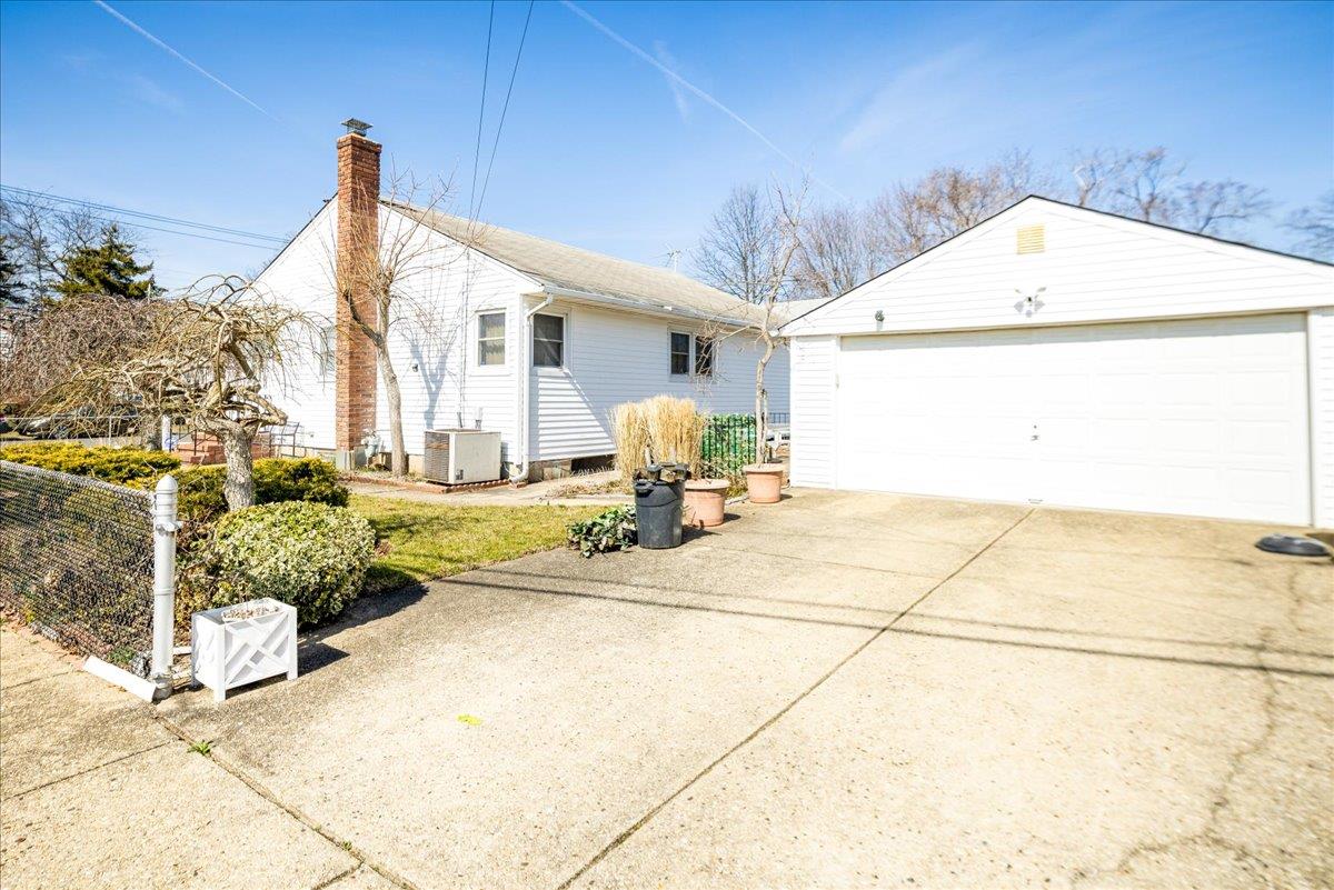 37 Miller Road, Hicksville, New York image 23
