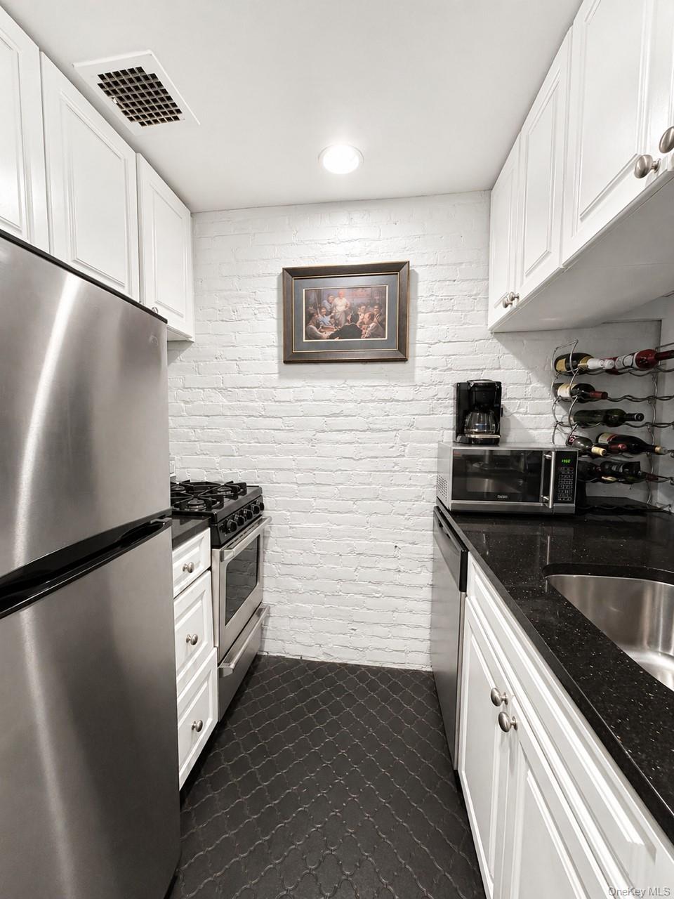 424 W 46th Street 1D