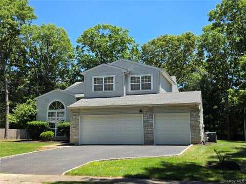 Homes For Sale - 3 Arbor Field Way<br/> Lake Grove, NY 11755