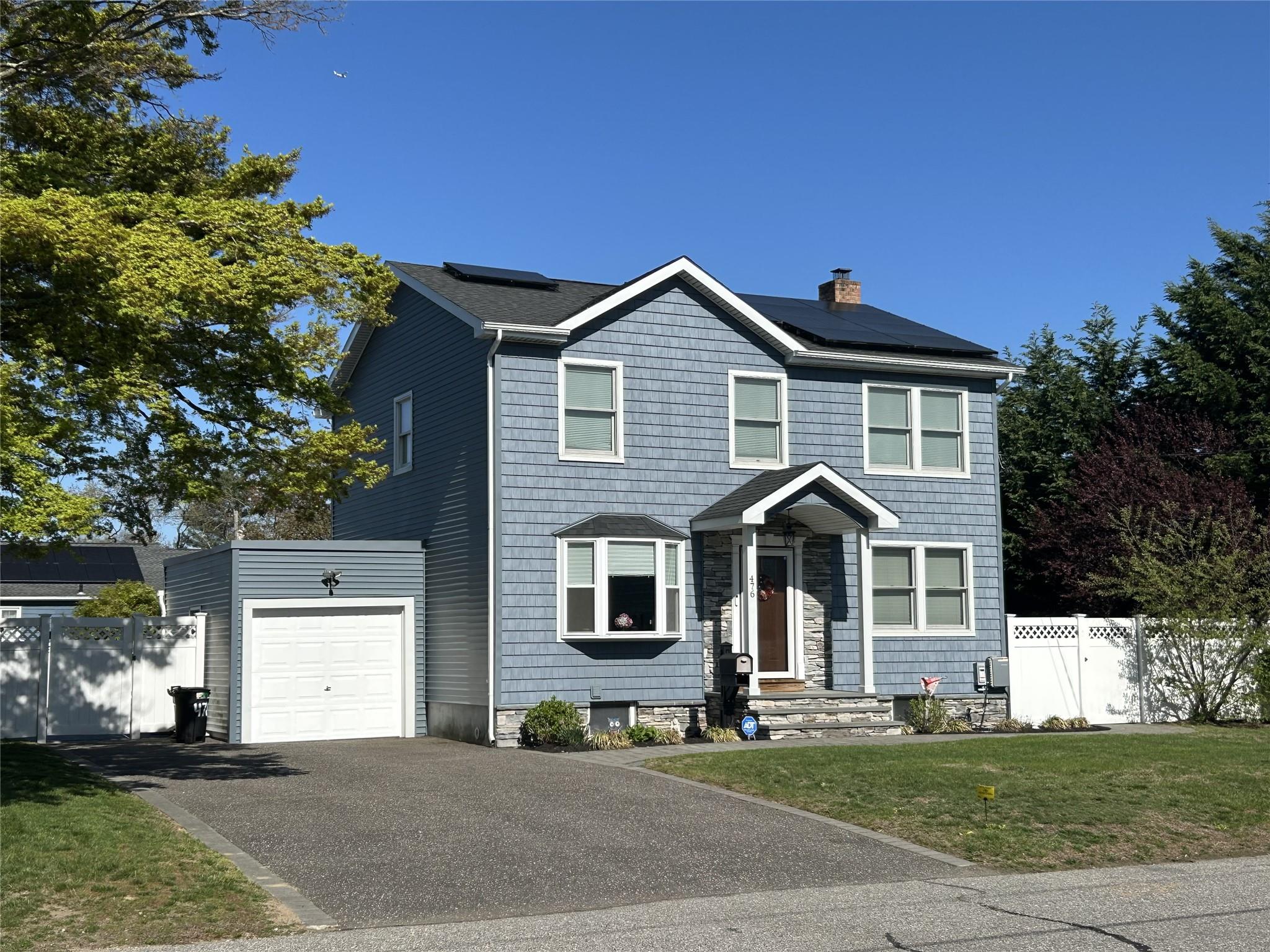 476 S 14th Street, Lindenhurst, New York image 1