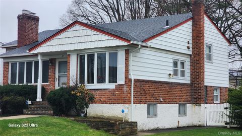 18 Hilary Lane, Westbury, NY 11590 - MLS#: 846816