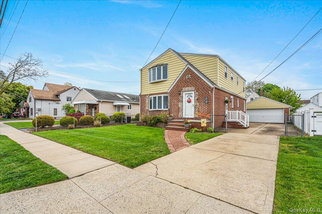Photo of 38 7th Street, Garden City Park, NY 11040 (MLS # 993897)