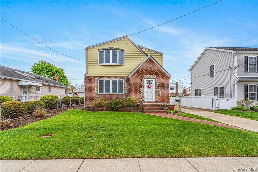 Photo of 38 7th Street, Garden City Park, NY 11040 (MLS # 993897)