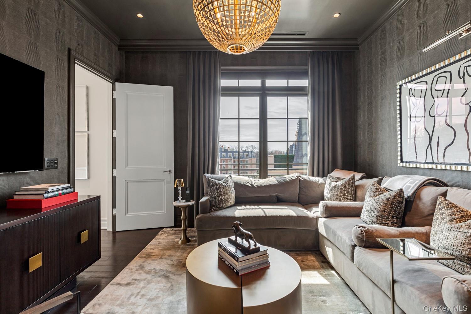 6000 Royal Court PENTHOUSE