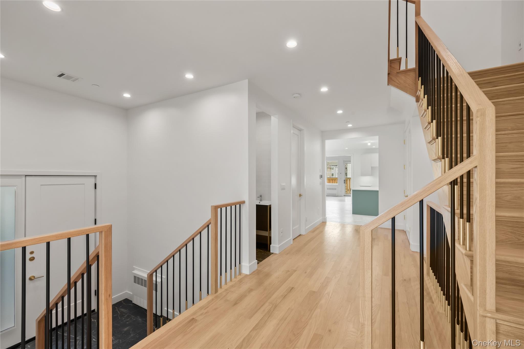 23 Singer Avenue 211
