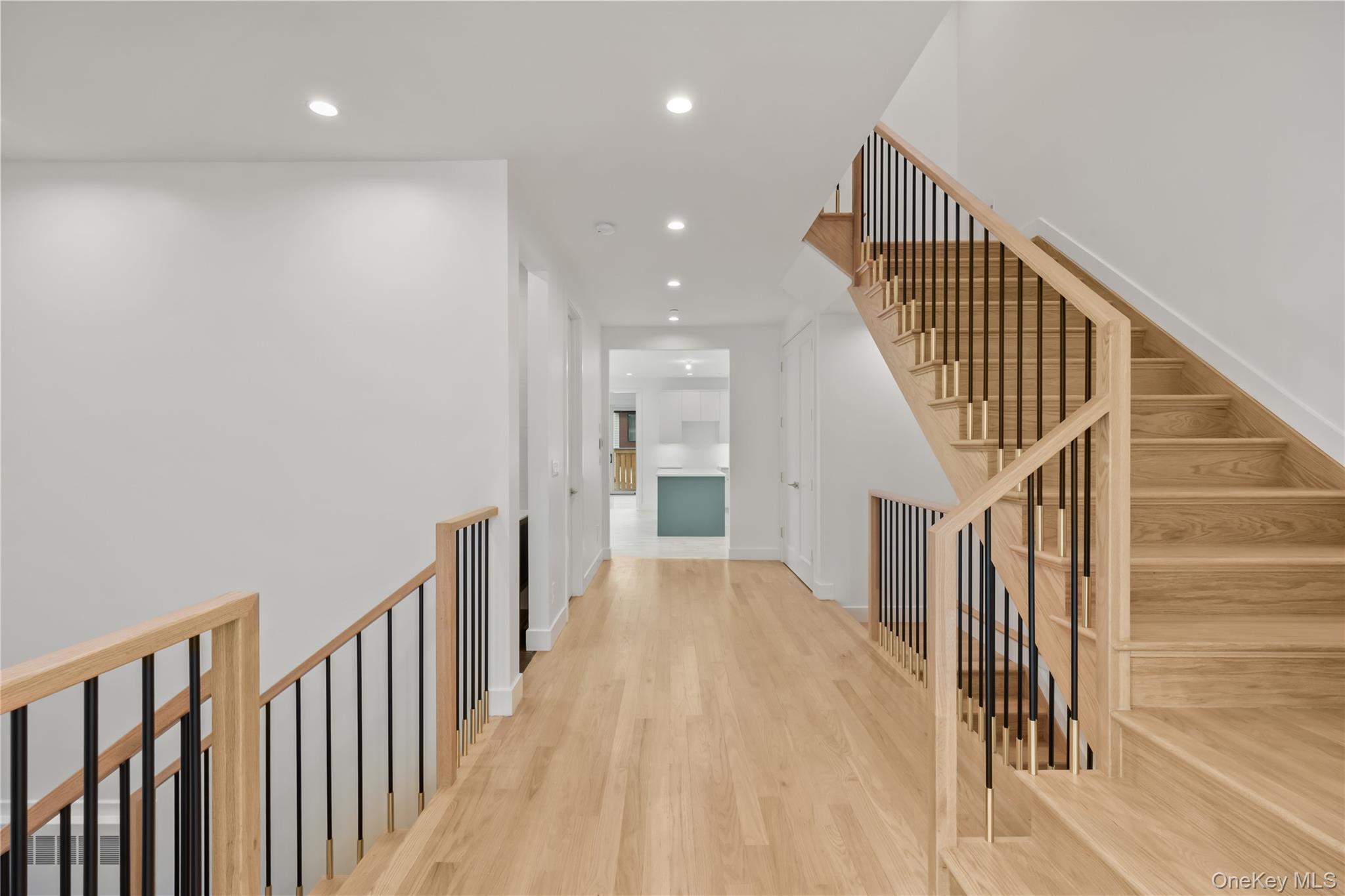 23 Singer Avenue 211