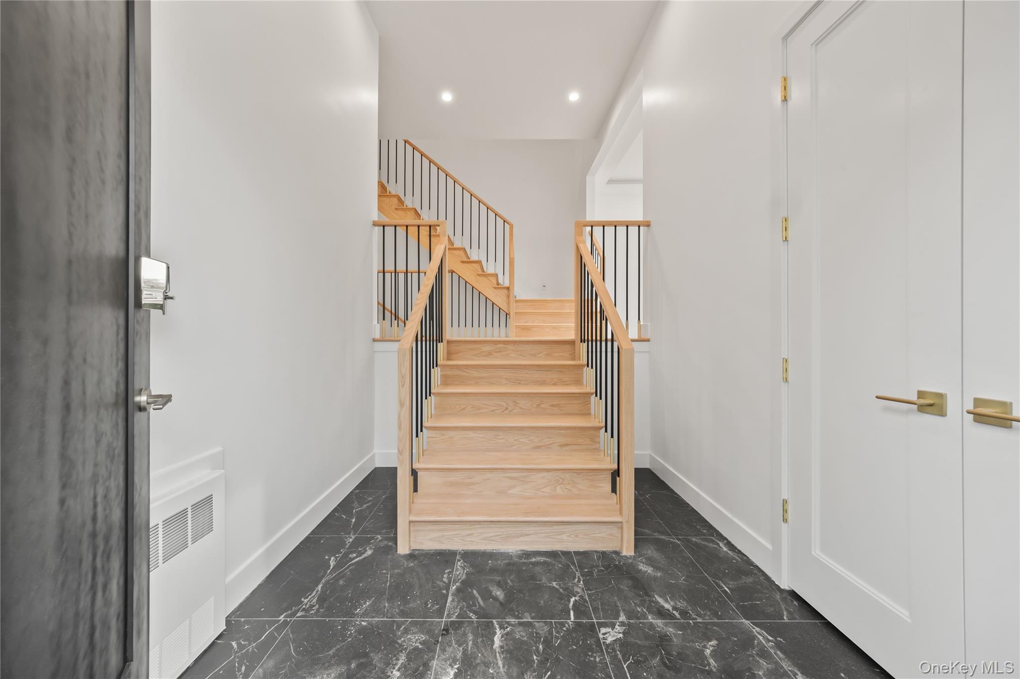 23 Singer Avenue 211