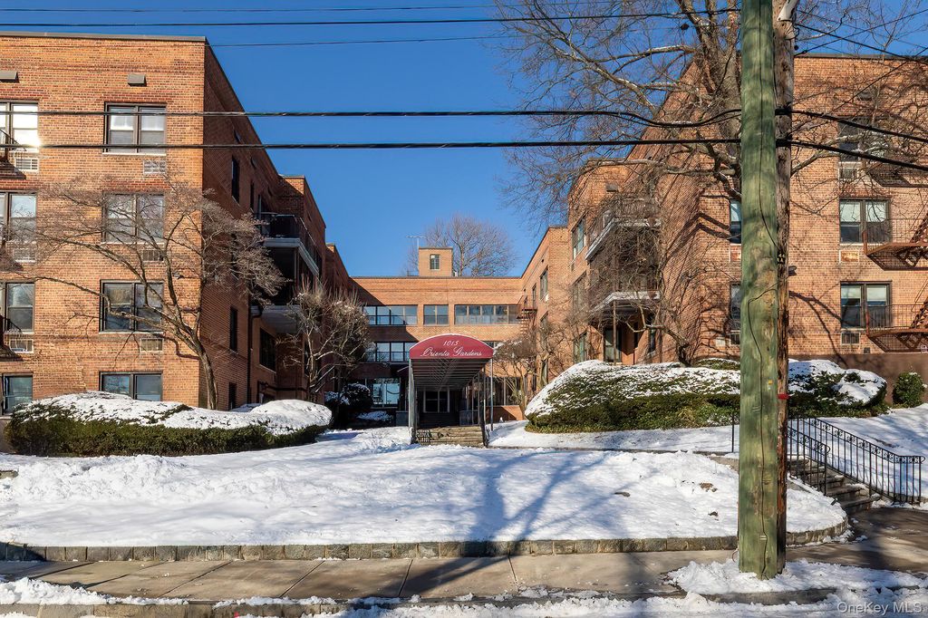 Photo of 1015 Old Post Road #2H, Mamaroneck, NY 10543 (MLS # 944759)