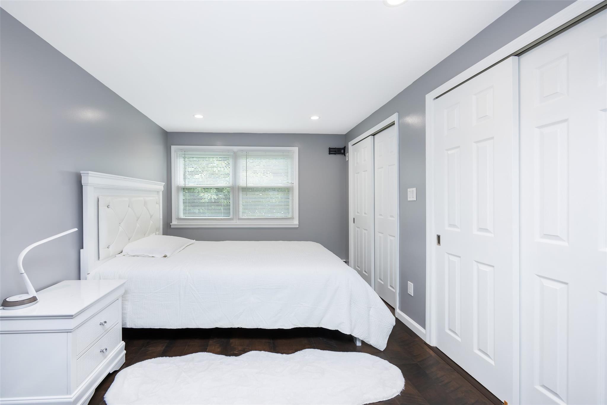 11 Myrtle Ln Ln, Levittown, New York image 25