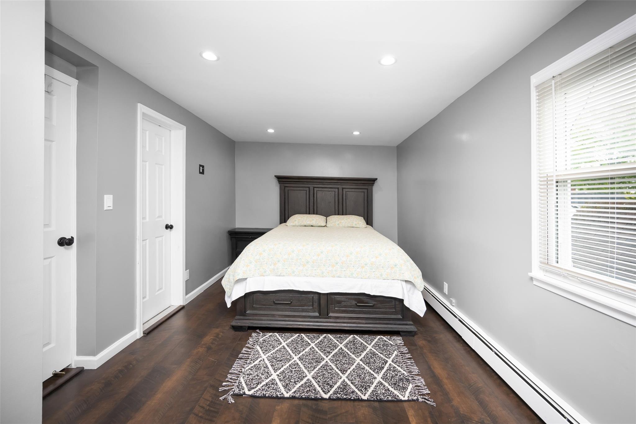 11 Myrtle Ln Ln, Levittown, New York image 19