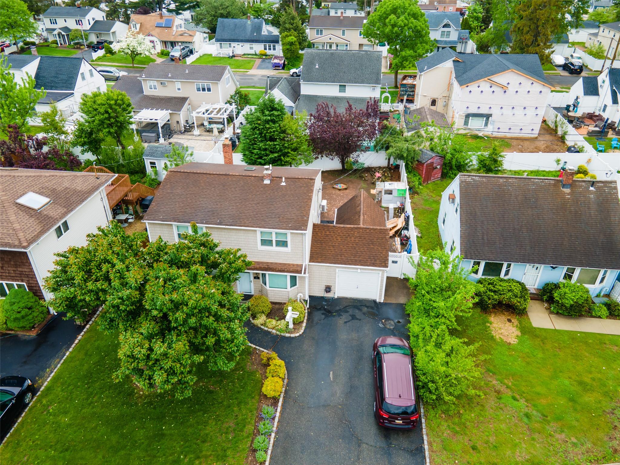 11 Myrtle Ln Ln, Levittown, New York image 34