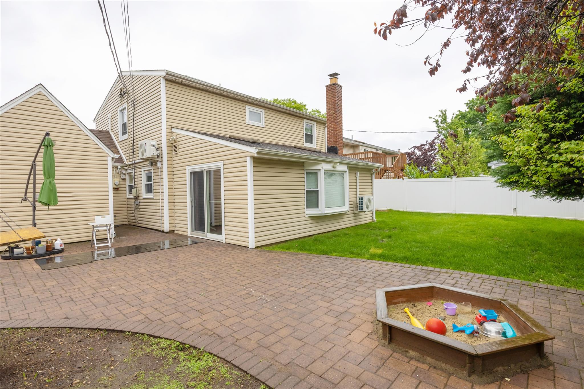 11 Myrtle Ln Ln, Levittown, New York image 31