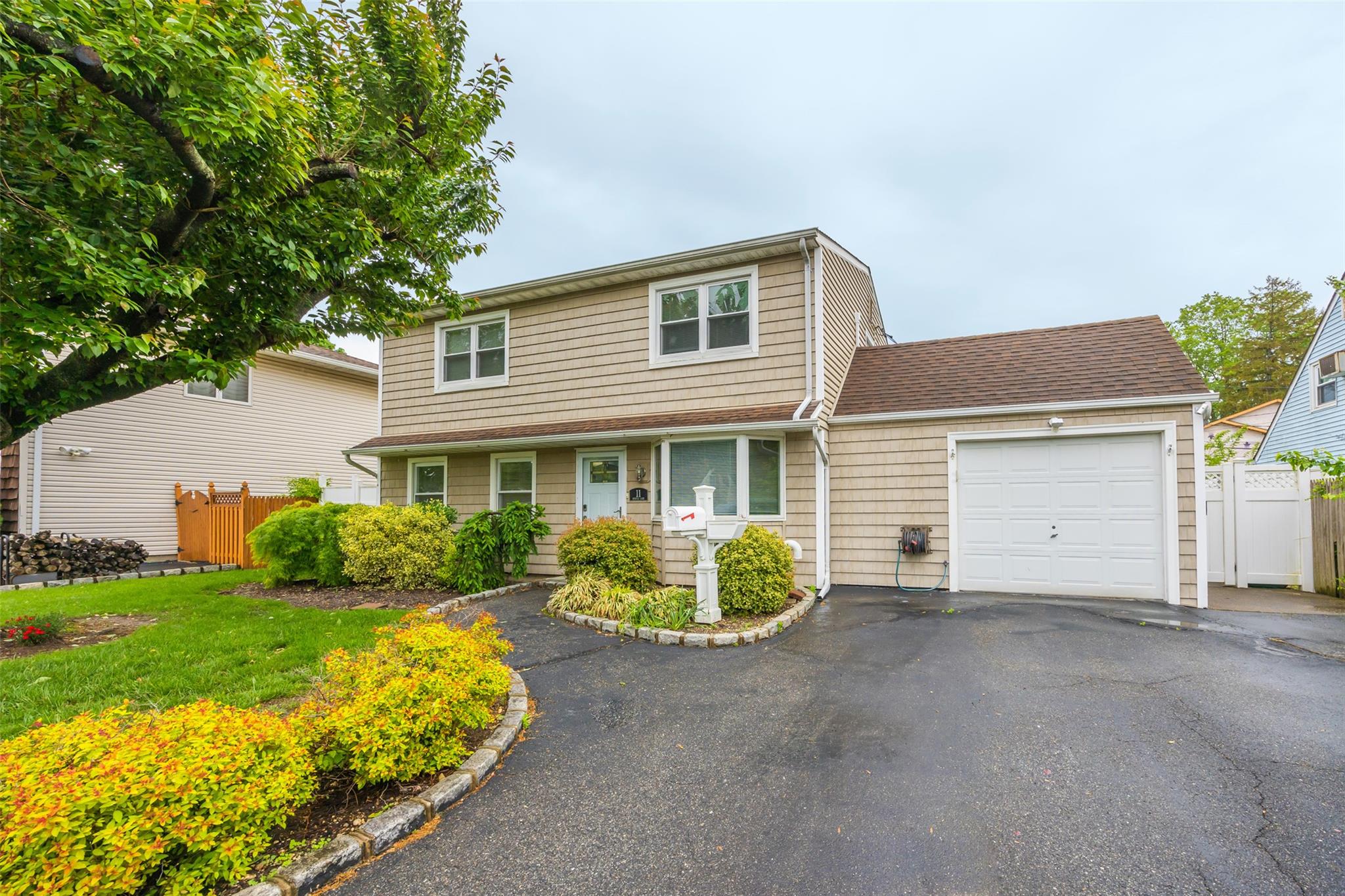 11 Myrtle Ln Ln, Levittown, New York image 30