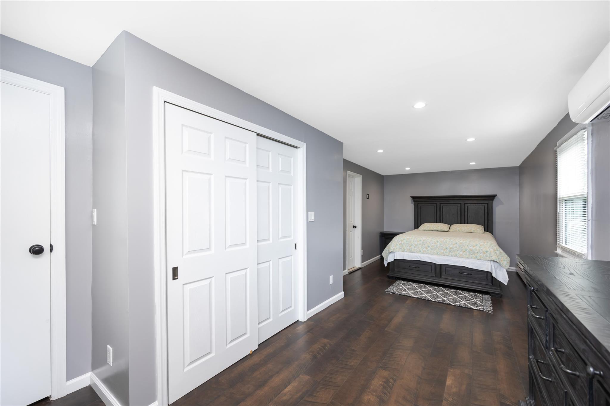 11 Myrtle Ln Ln, Levittown, New York image 21