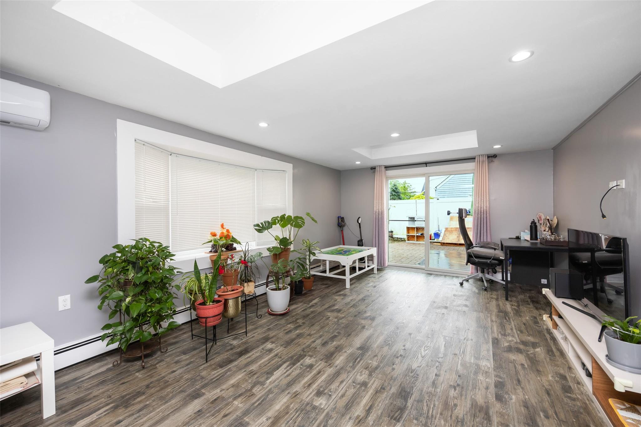 11 Myrtle Ln Ln, Levittown, New York image 16