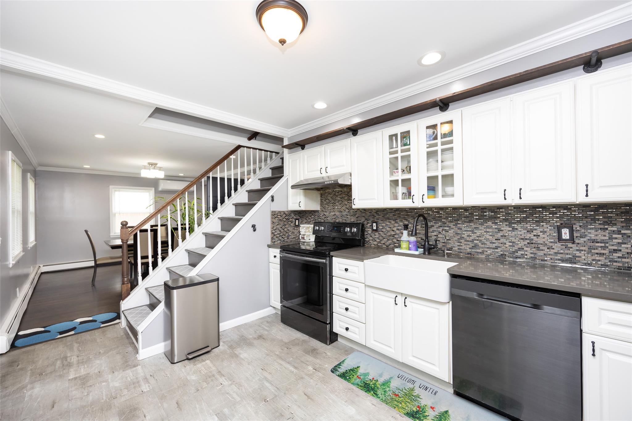 11 Myrtle Ln Ln, Levittown, New York image 12