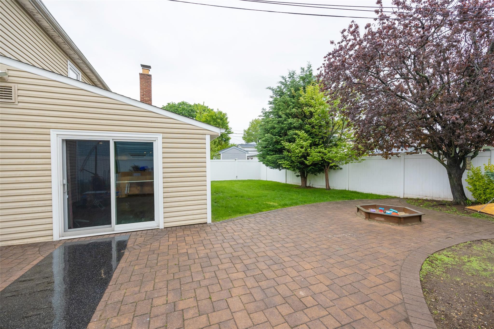11 Myrtle Ln Ln, Levittown, New York image 4