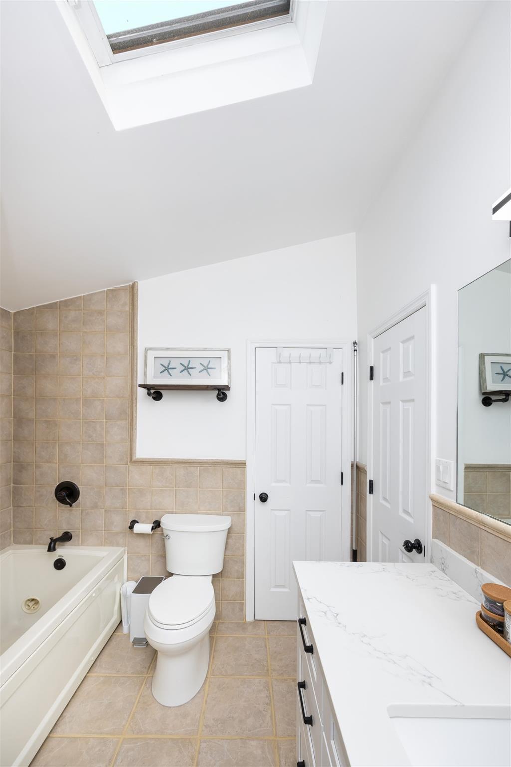 11 Myrtle Ln Ln, Levittown, New York image 32