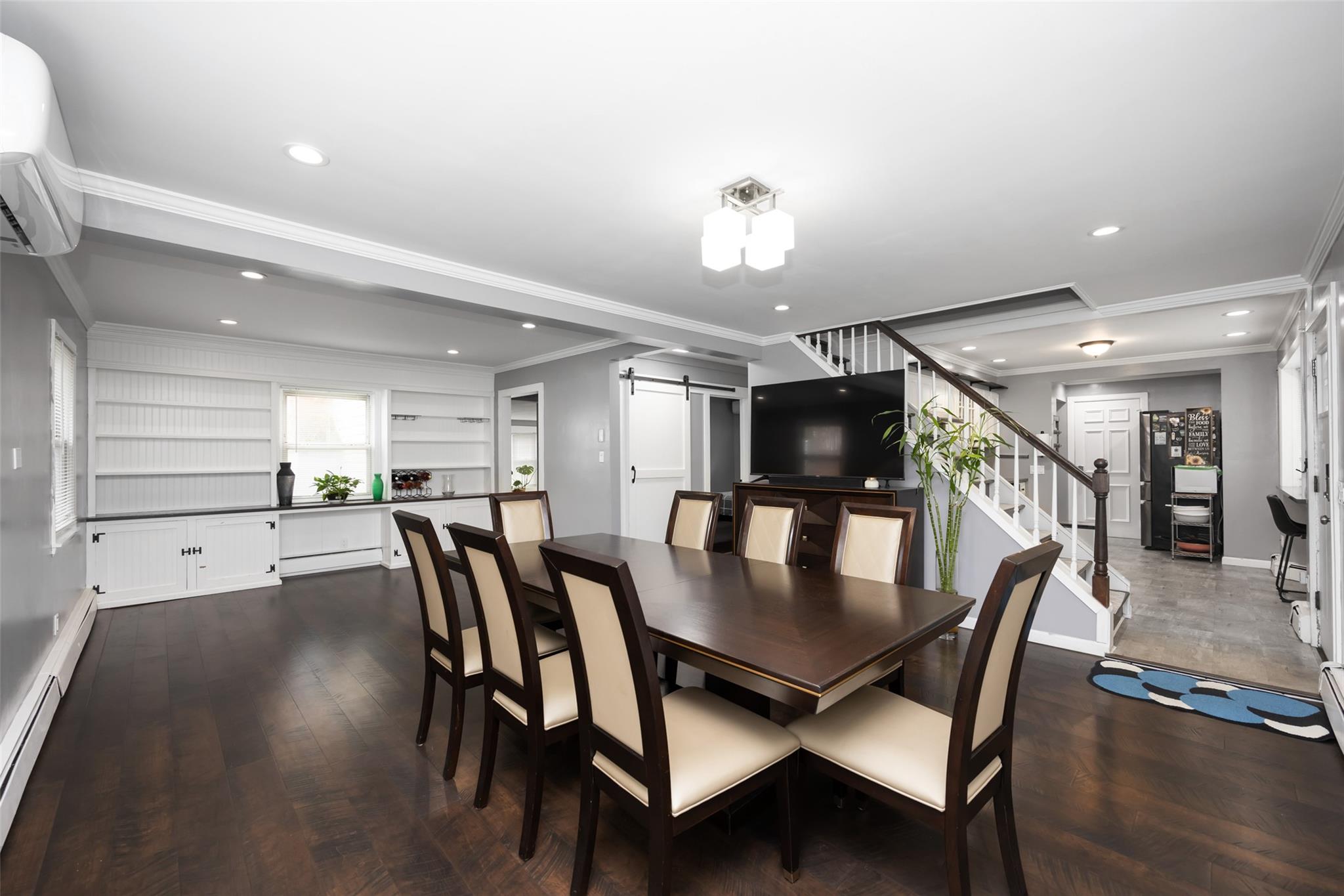 11 Myrtle Ln Ln, Levittown, New York image 9
