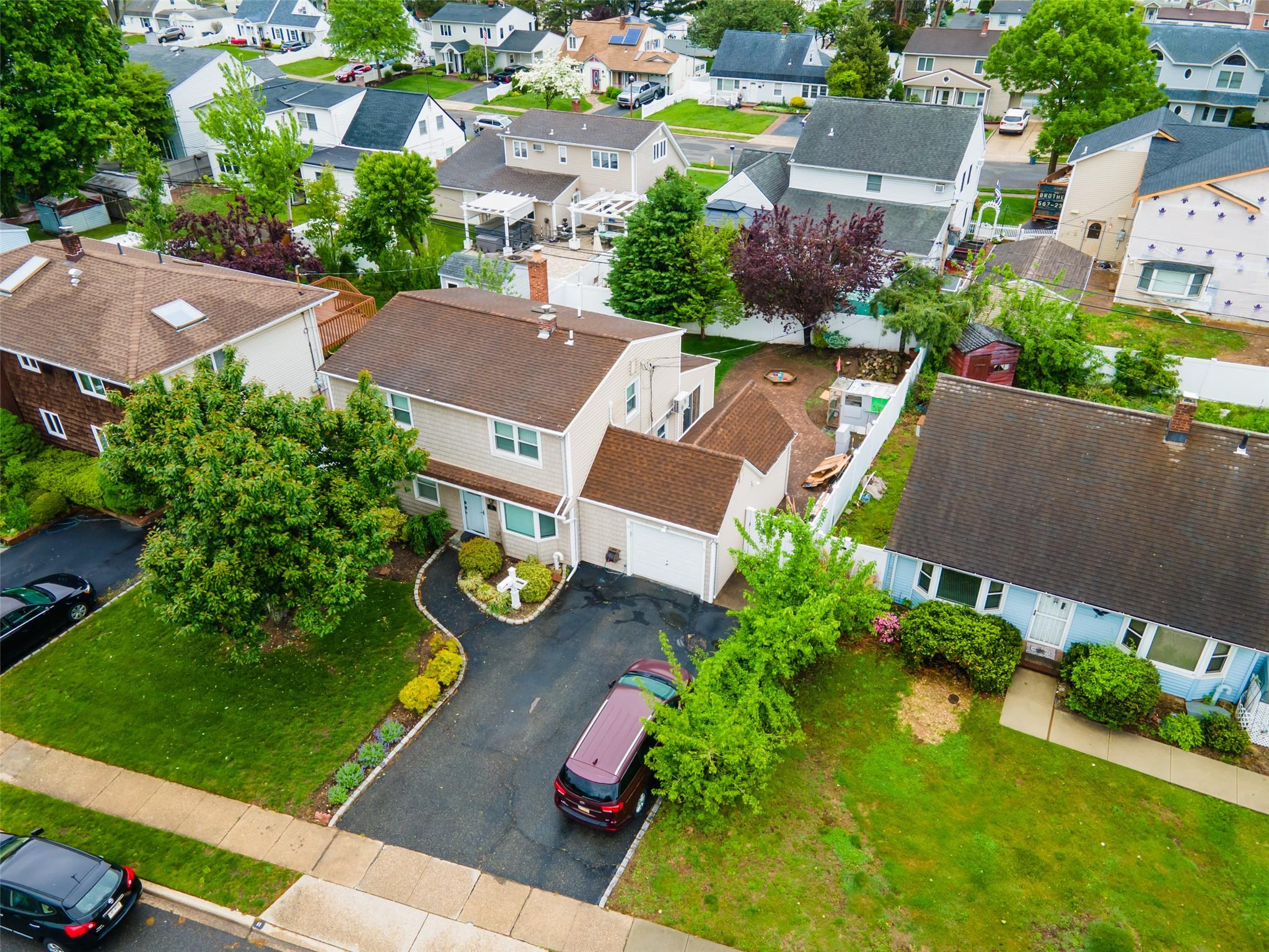 11 Myrtle Ln Ln, Levittown, New York image 2