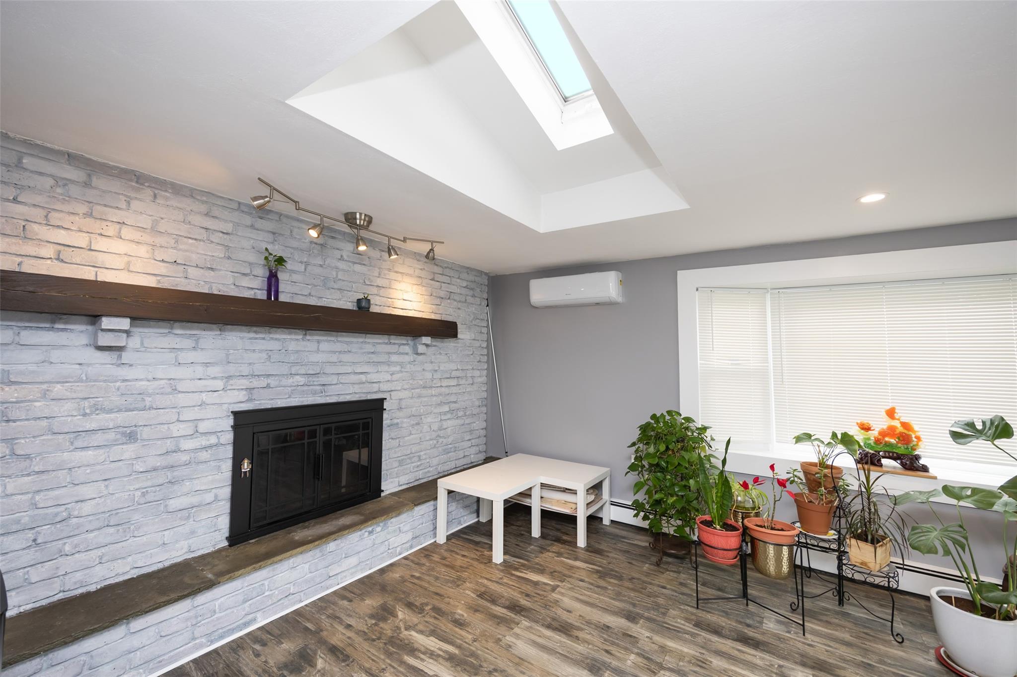 11 Myrtle Ln Ln, Levittown, New York image 18