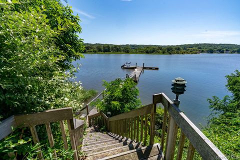 22 Mallard Cove Centerport NY 11721
