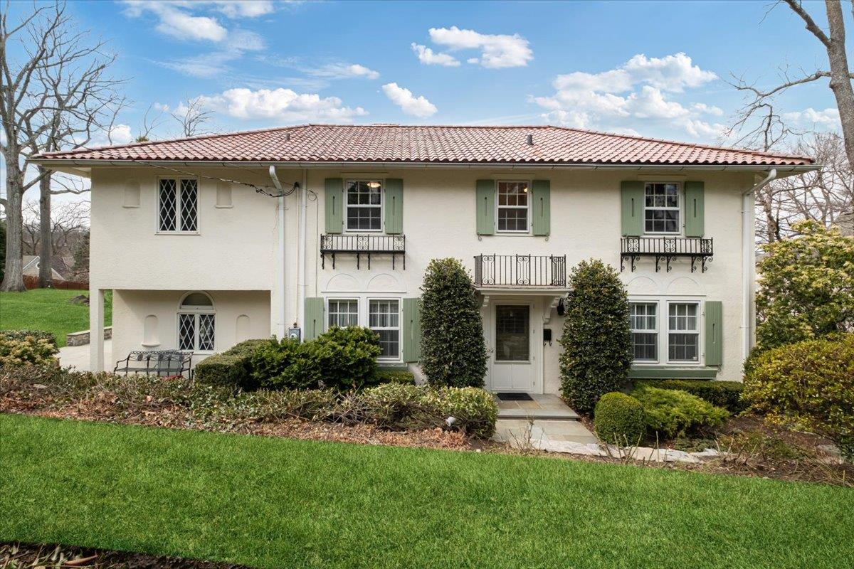 41 Club Way Way, Hartsdale, New York image 1